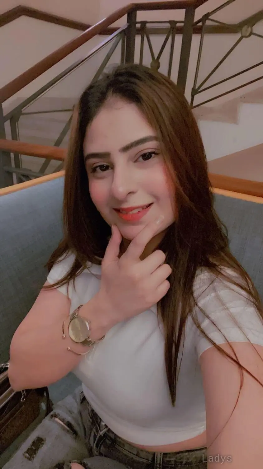 Ayesha, 21 years old Dubai escort girl with big tits, height 166 sm, Weight kg