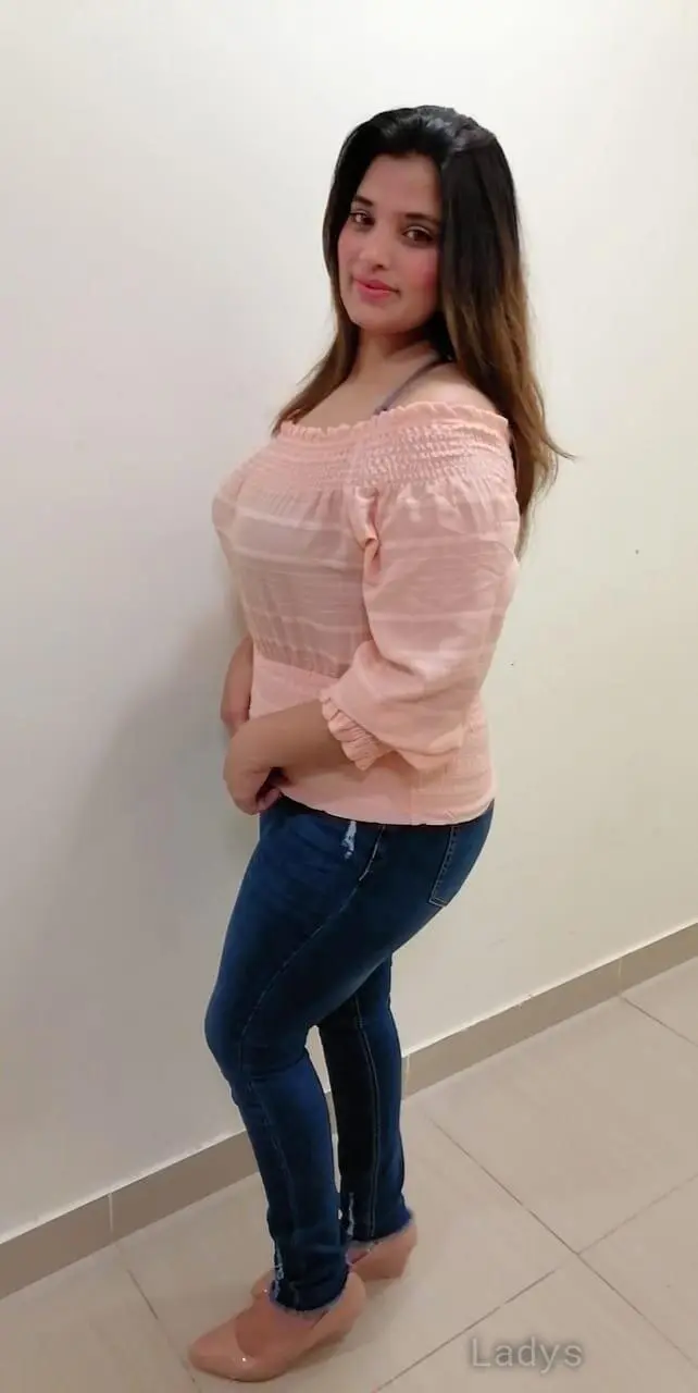 Ayesha, 25 years old Dubai escort girl with big tits, height 167 sm, Weight kg