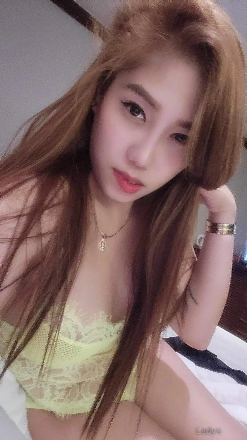 Belinda, 26 years old Dubai escort girl with big tits, height 169 sm, Weight kg