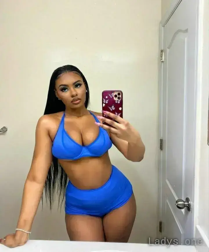Brianna, 22 years old Dubai escort girl with big tits, height 153 sm, Weight  kg