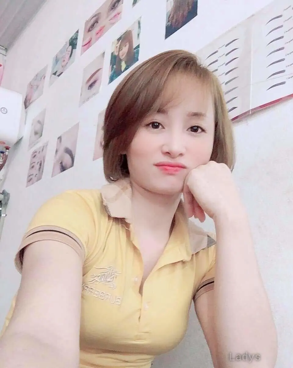 Elly, 22 years old Dubai escort girl with big tits, height 165 sm, Weight kg
