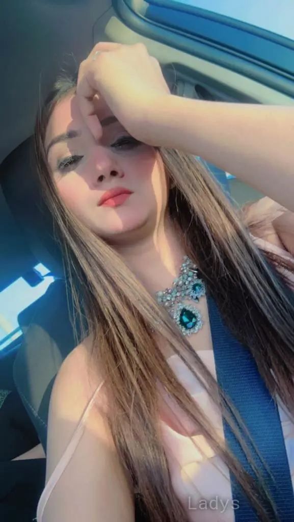 Esha, 22 years old Dubai escort girl with big tits, height 168 sm, Weight kg