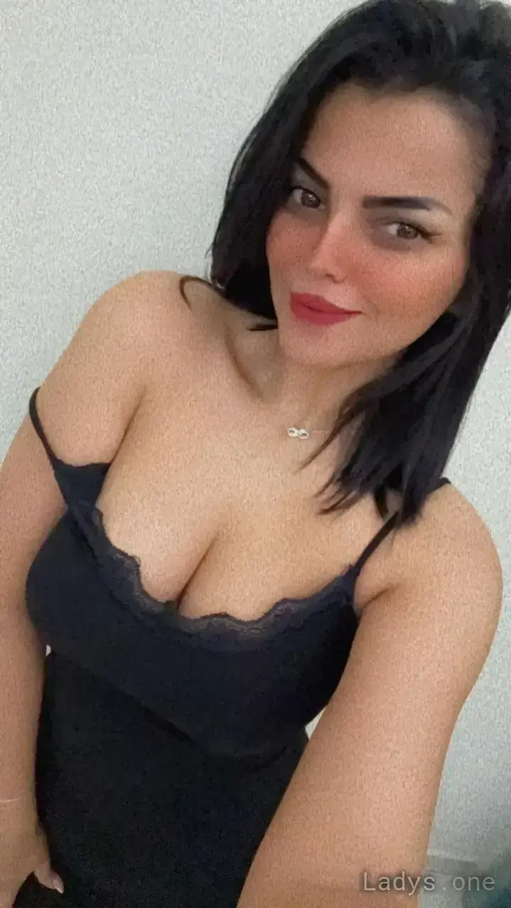 Eva, 24 years old Dubai escort girl with big tits, height 170 sm, Weight kg