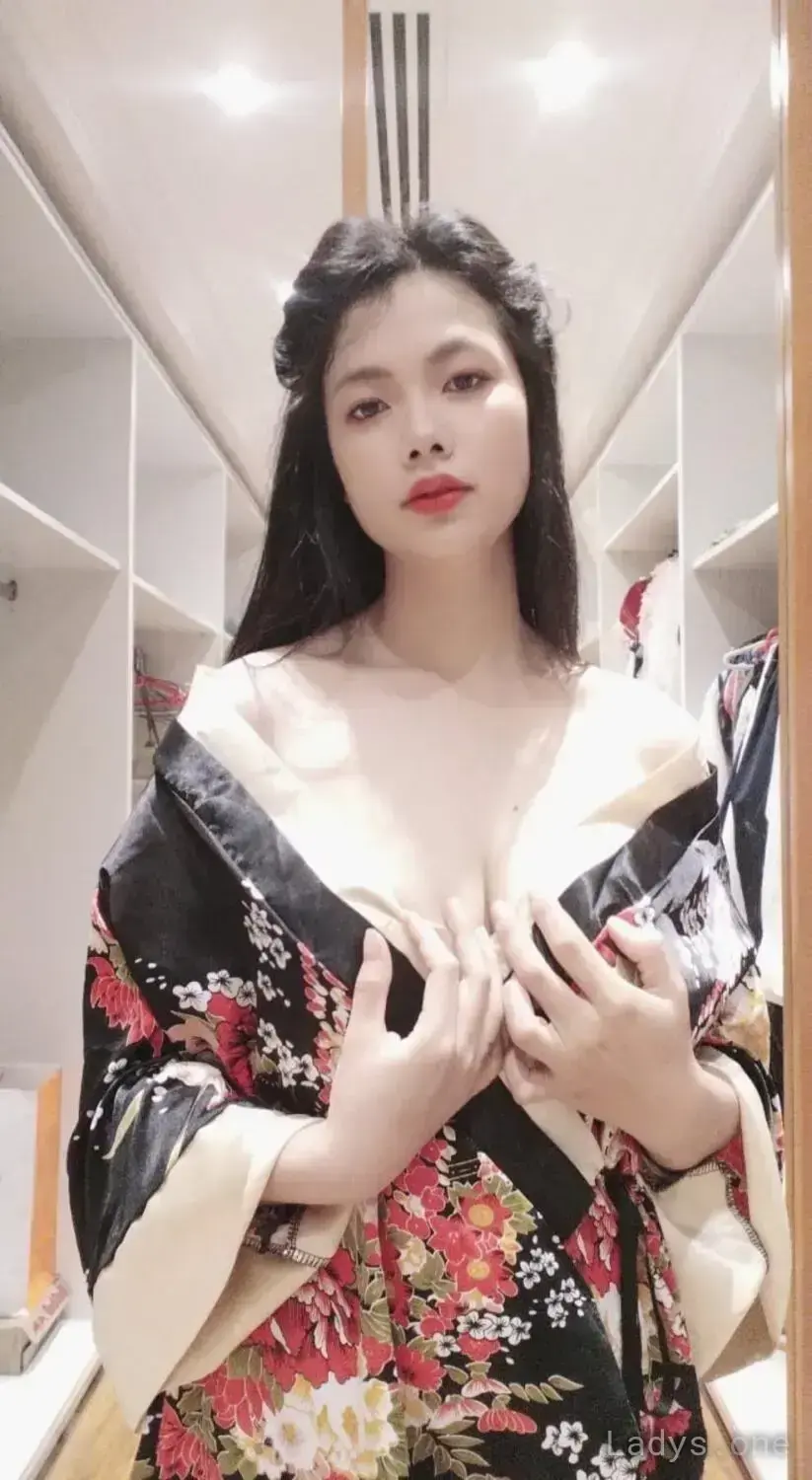 Haruka, 18 years old Dubai escort girl with big tits, height 165 sm, Weight kg