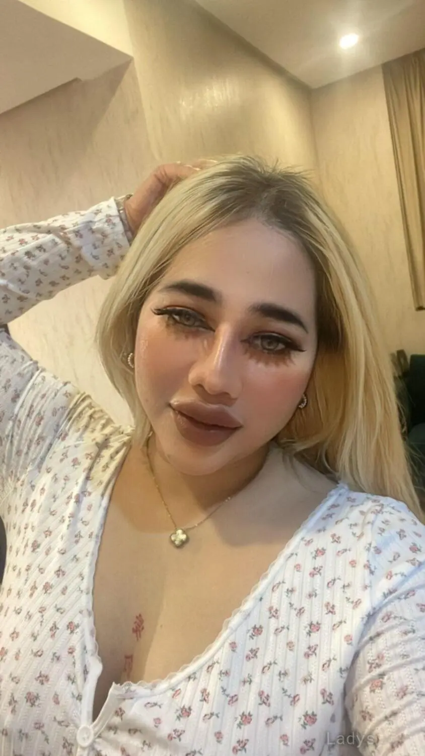 Hasanah, 26 years old Dubai escort girl with big tits, height 167 sm, Weight  kg