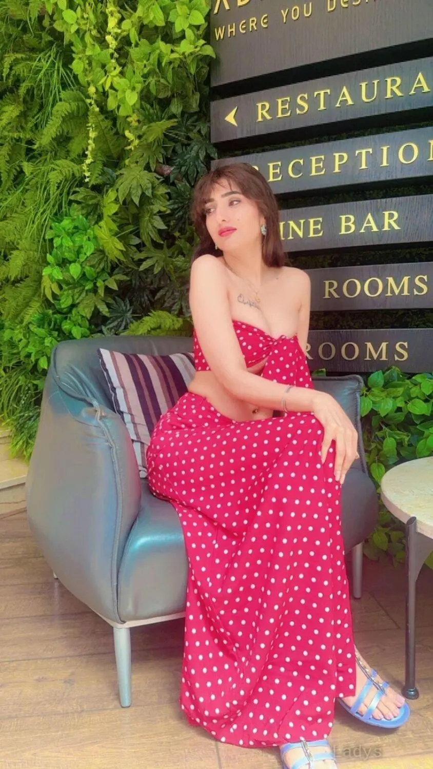 Indian Escort Hoor3, 24 years old Dubai escort girl with big tits, height 165 sm, Weight kg