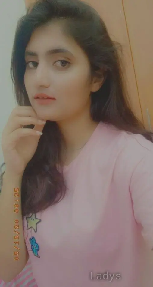 Ishaani Malhotra, 22 years old Dubai escort girl with big tits, height 171 sm, Weight  kg