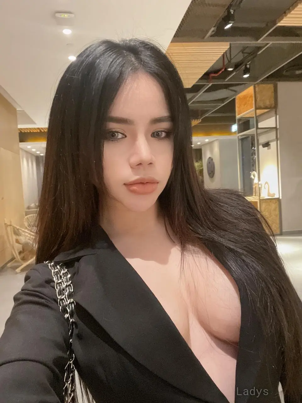 Jane, 22 years old Dubai escort girl with big tits, height 164 sm, Weight kg