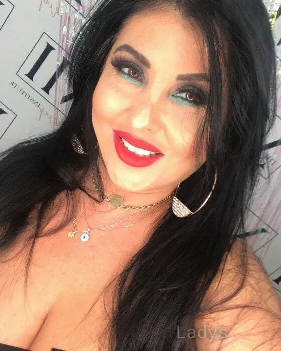 Jessica Busty Girl, 25 years old Dubai escort girl with big tits, height 169 sm, Weight  kg
