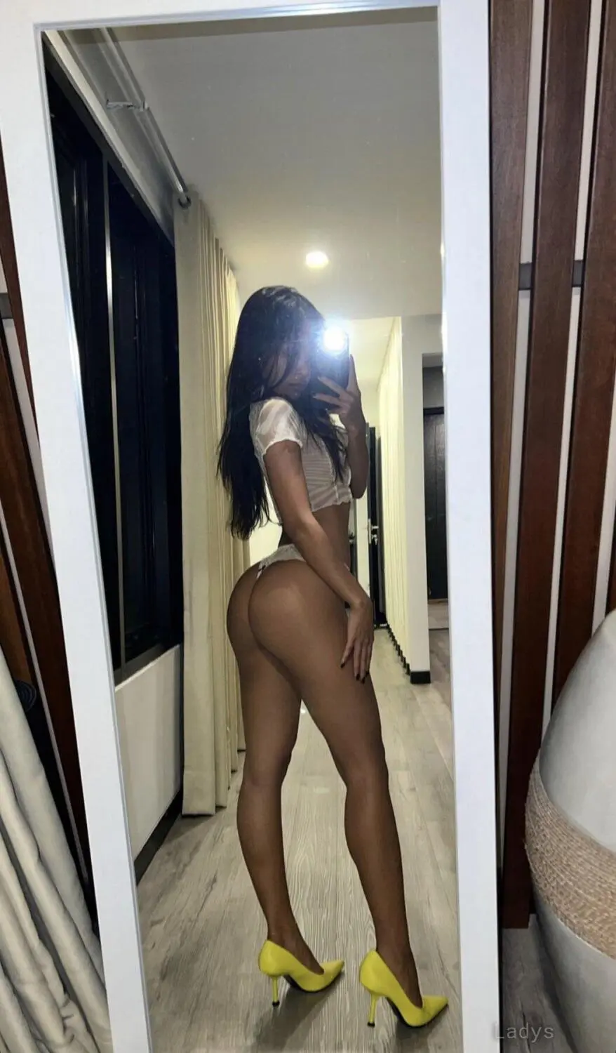Julienuru, 24 years old Dubai escort girl with big tits, height 165 sm, Weight kg