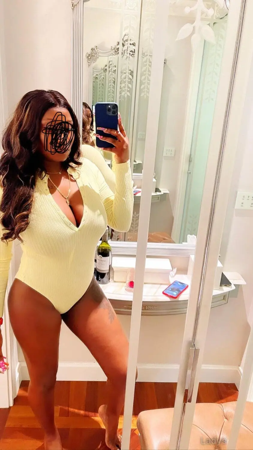 Karina, 23 years old Dubai escort girl with big tits, height 152 sm, Weight  kg