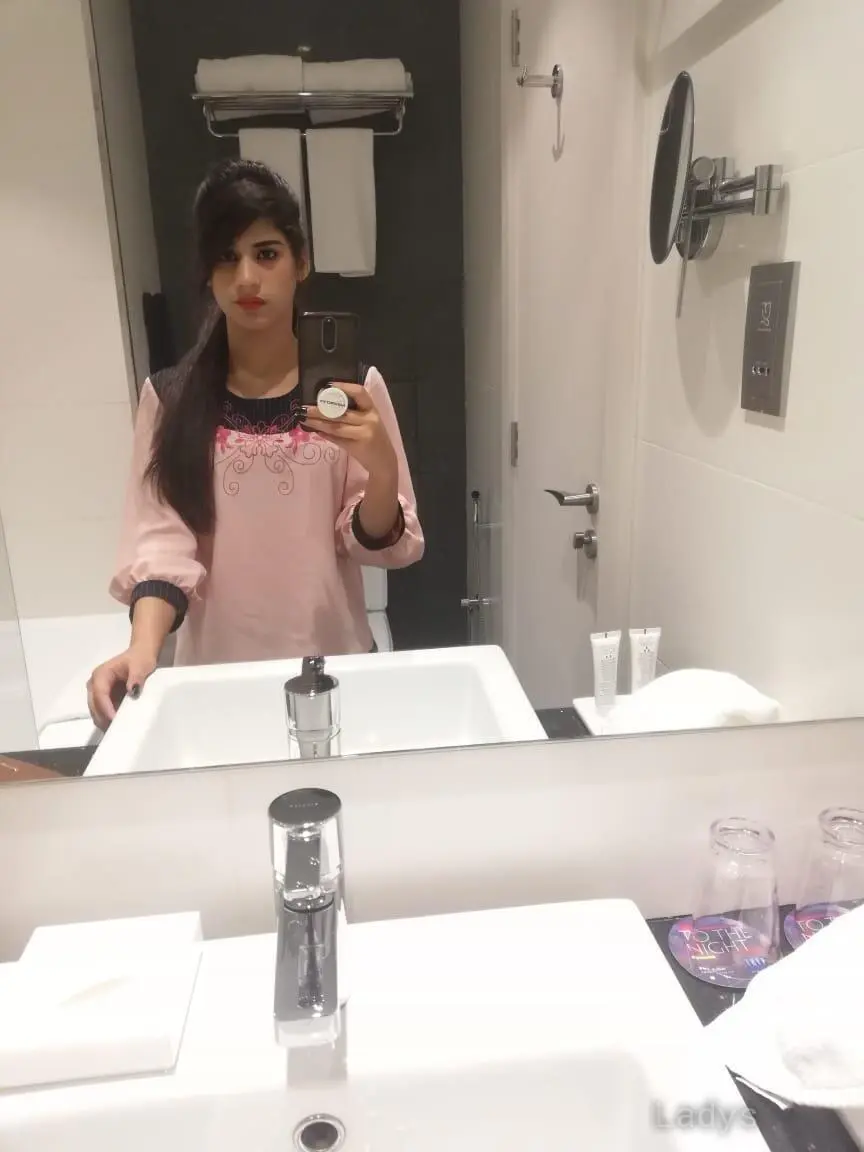 Katrina Busty Girl, 22 years old Dubai escort girl with big tits, height 167 sm, Weight kg
