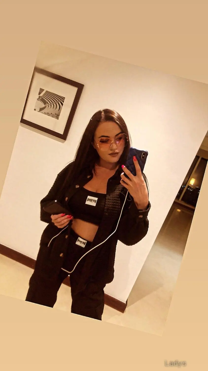 KRIS, 26 years old Dubai escort girl with big tits, height 173 sm, Weight  kg