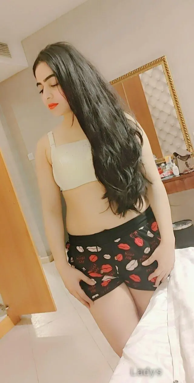Larina, 26 years old Dubai escort girl with big tits, height 177 sm, Weight kg