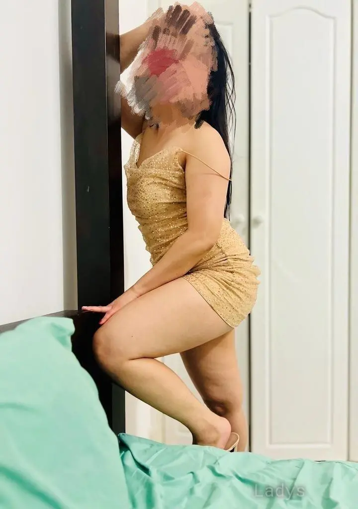 Lorraine, 34 years old Dubai escort girl with big tits, height 155 sm, Weight kg