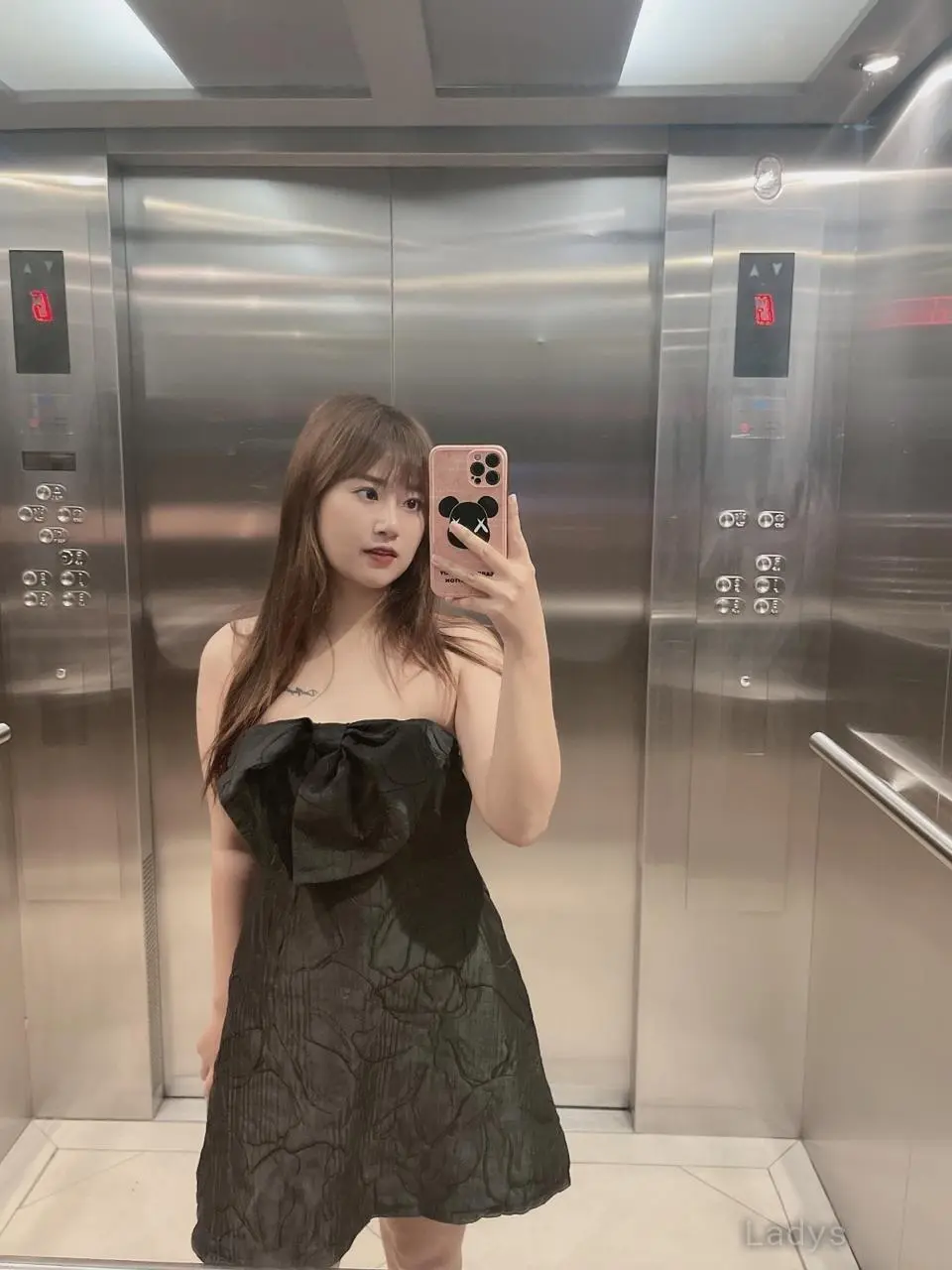 Lunia, 22 years old Dubai escort girl with big tits, height 167 sm, Weight kg
