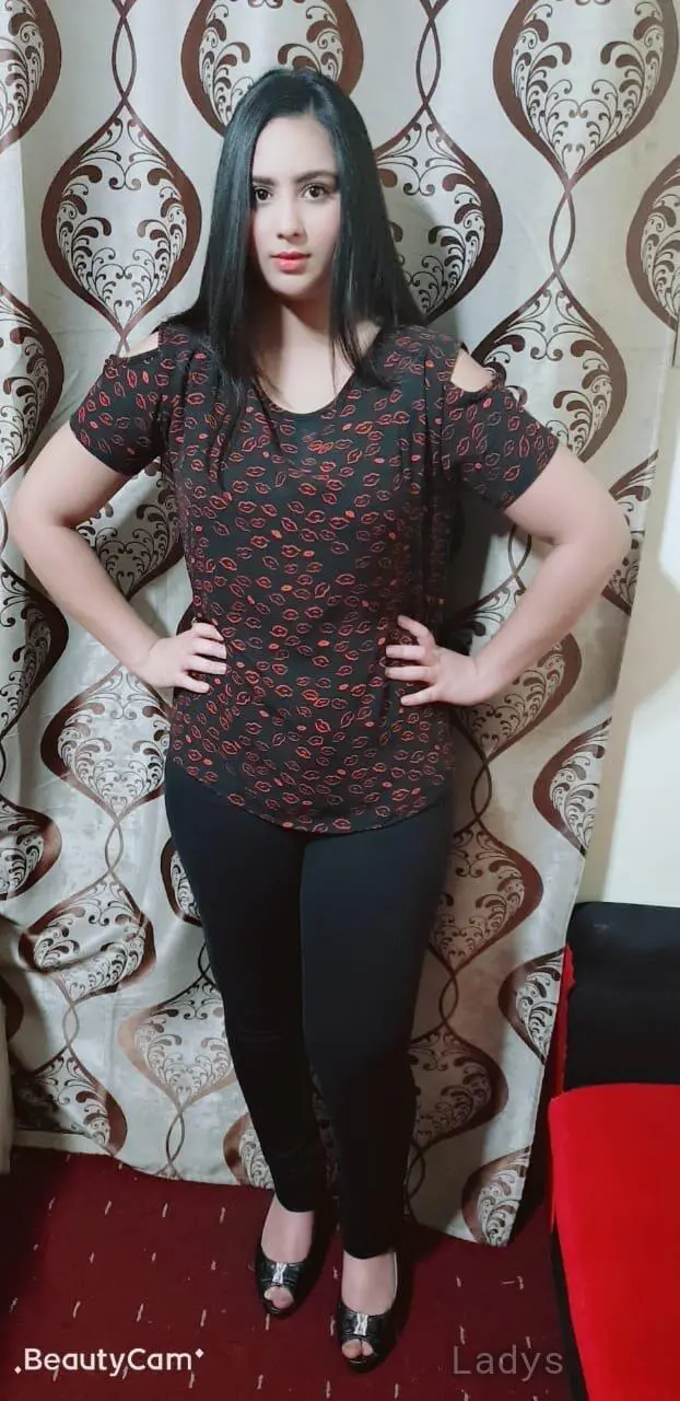 Manahil, 23 years old Dubai escort girl with big tits, height 167 sm, Weight  kg