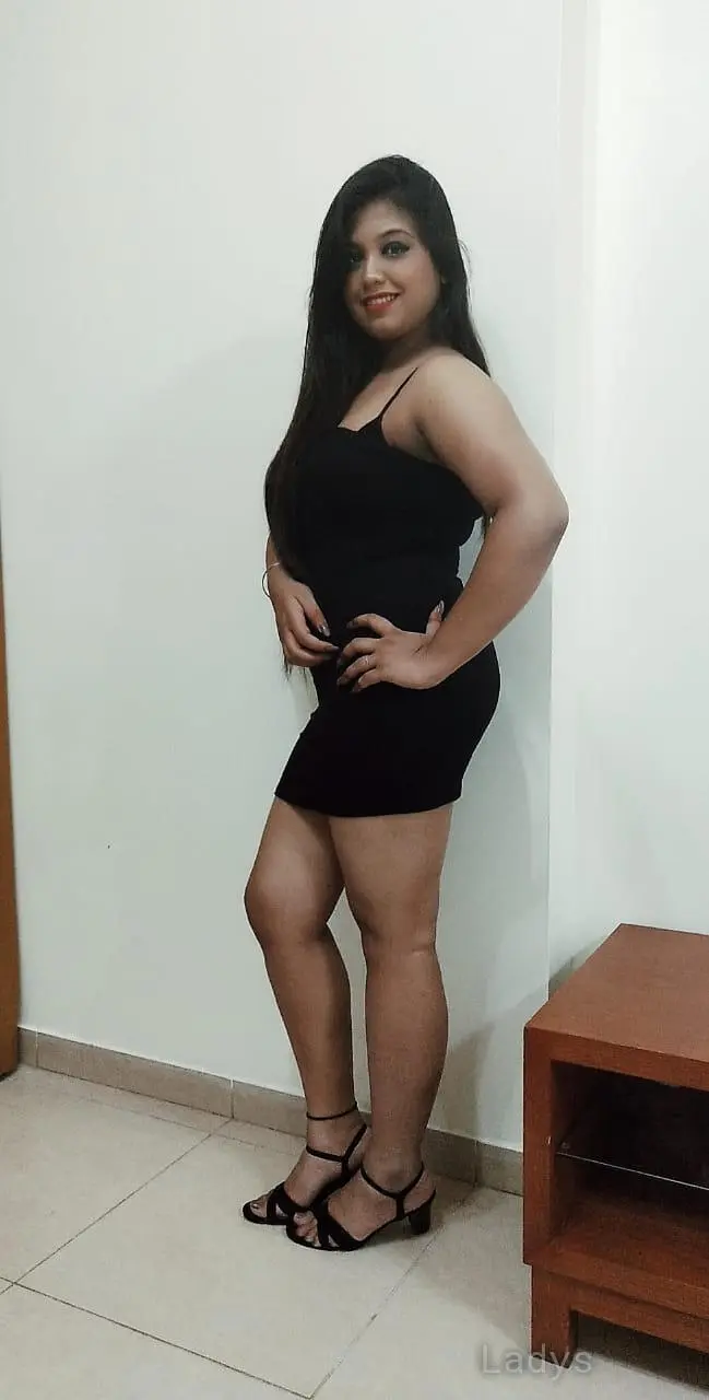 Manisha Big Ass Girl, 23 years old Dubai escort girl with big tits, height 167 sm, Weight kg