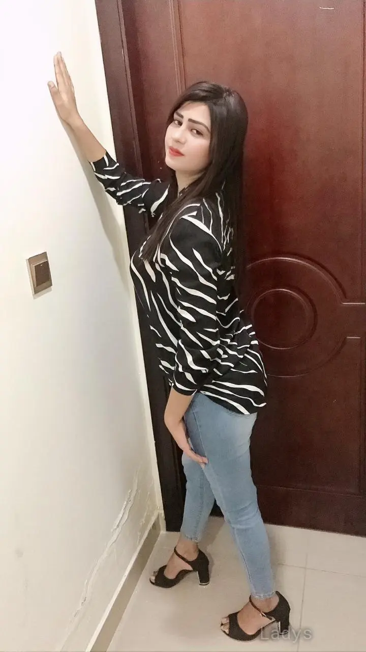 Mano Indian Girl, 22 years old Dubai escort girl with big tits, height 167 sm, Weight kg