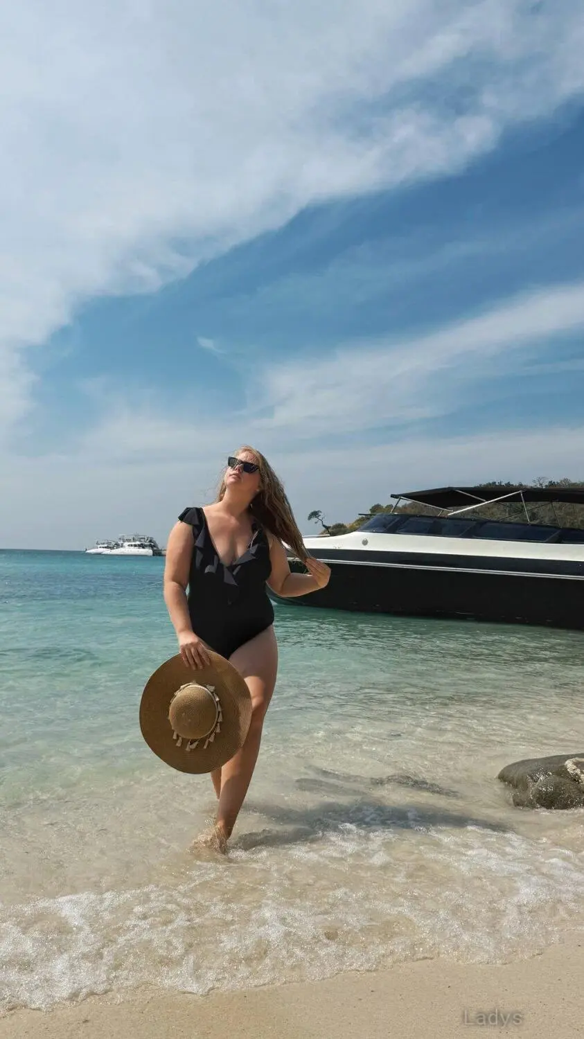 Maria, 26 years old Dubai escort girl with big tits, height 173 sm, Weight  kg