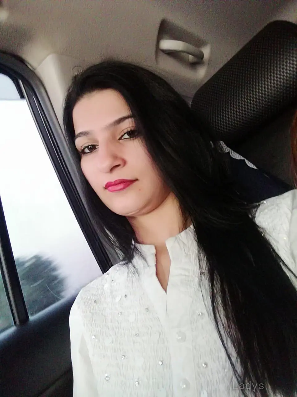 Maria Pakistani Girl, 23 years old Dubai escort girl with big tits, height 167 sm, Weight  kg