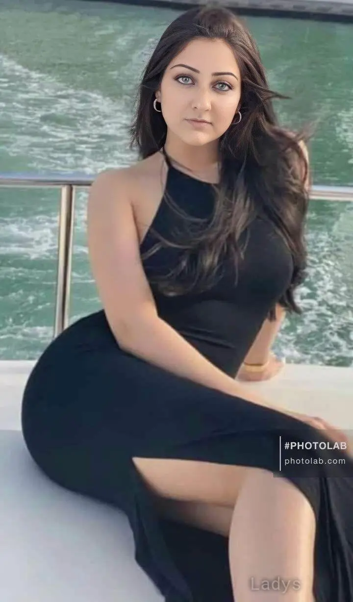 Meera Busty, 22 years old Dubai escort girl with big tits, height 152 sm, Weight  kg