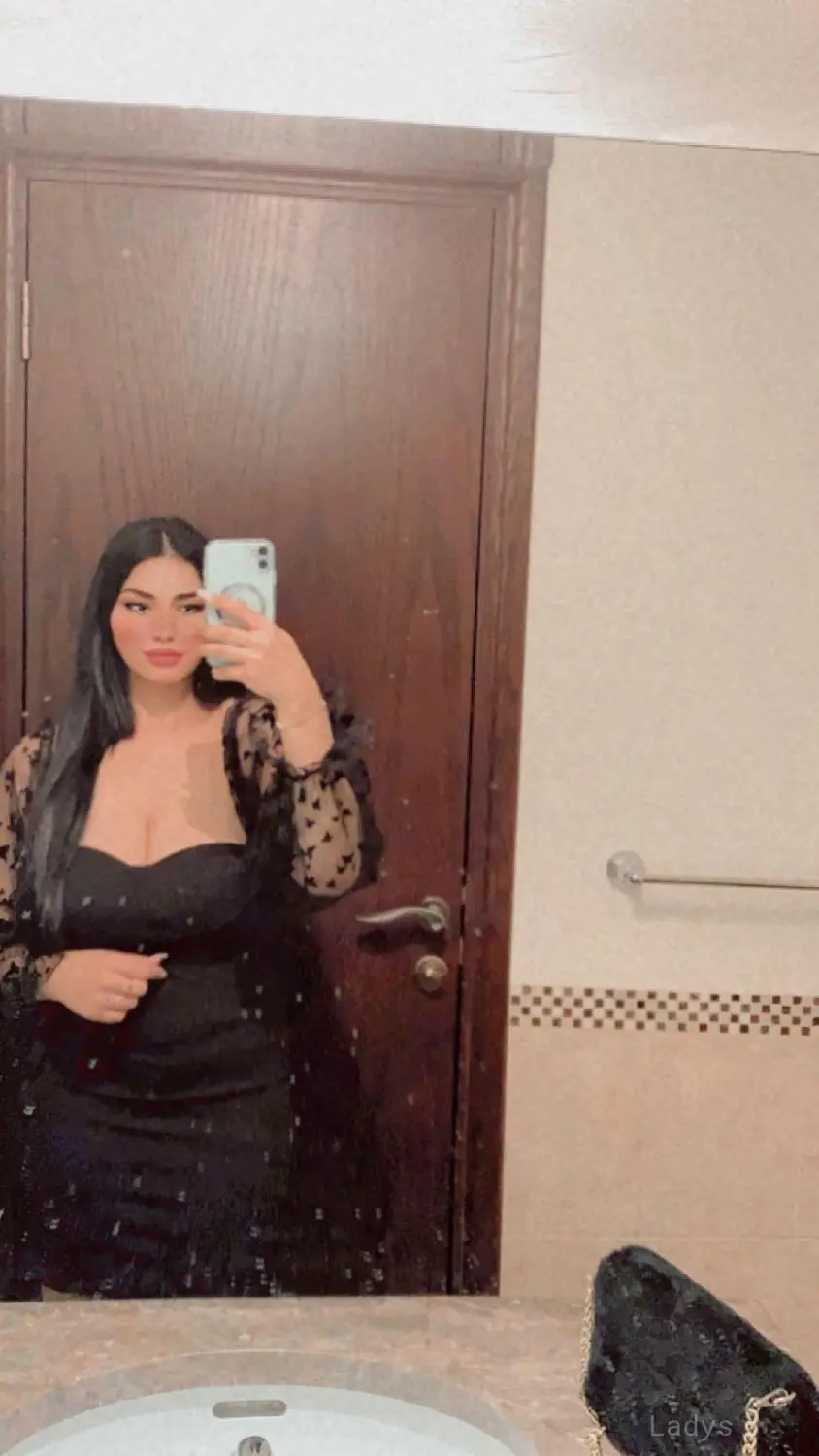 Nada, 22 years old Dubai escort girl with big tits, height 170 sm, Weight kg