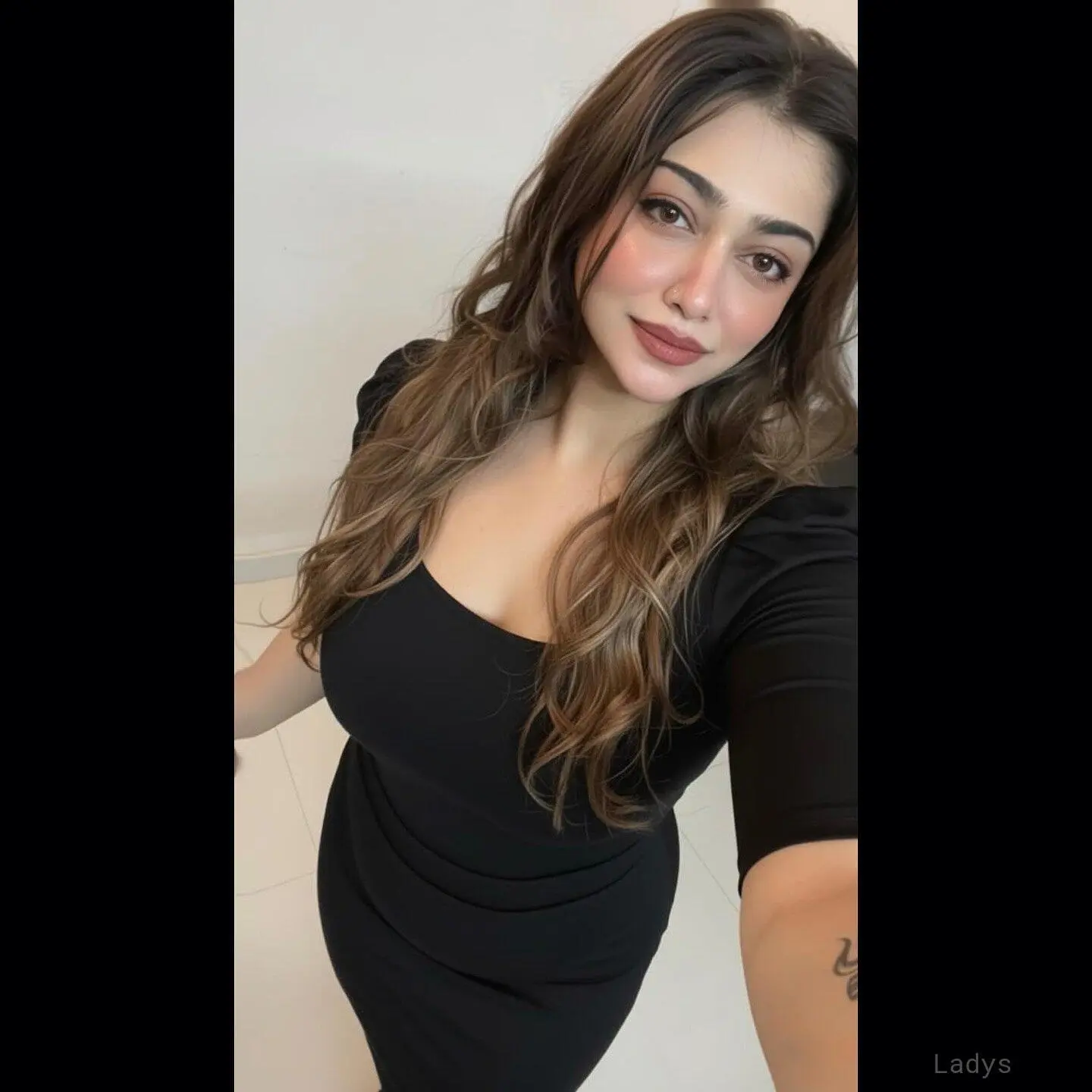 Naviya, 24 years old Dubai escort girl with big tits, height 168 sm, Weight  kg