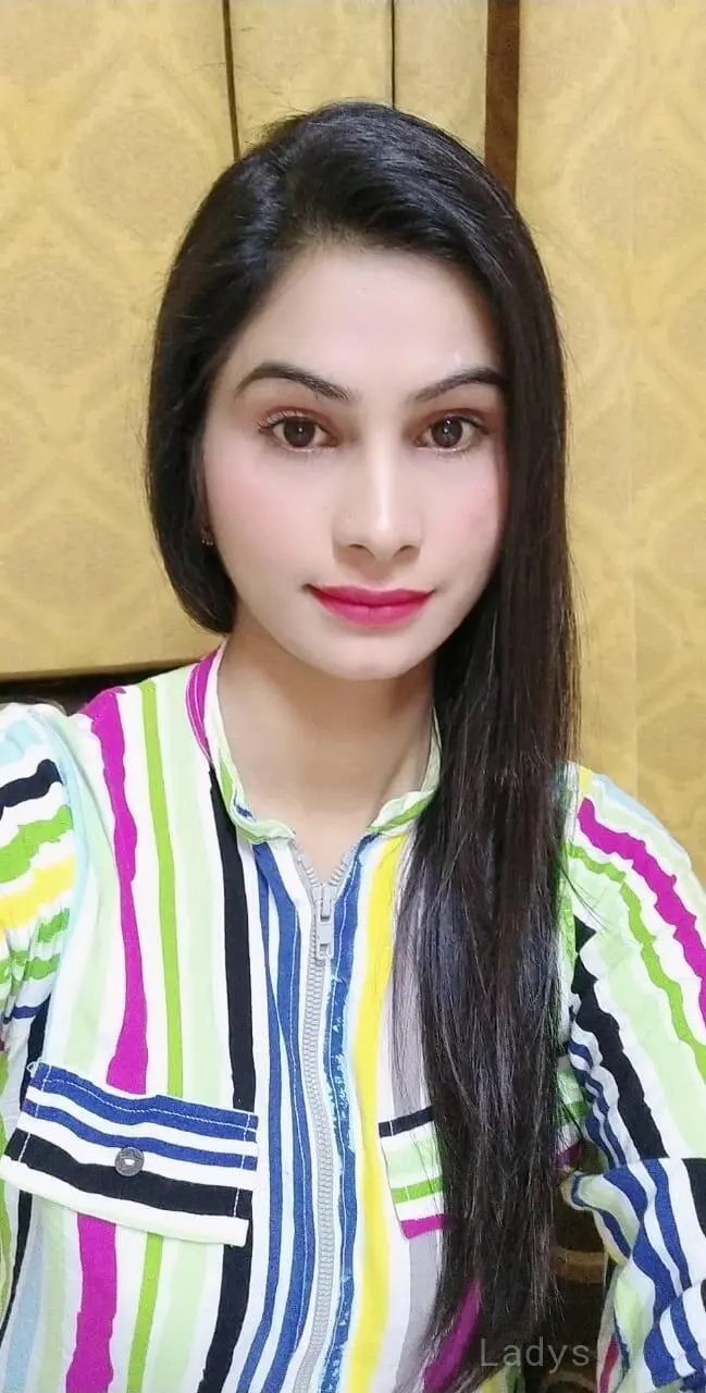 Noor Pakistani Girl, 21 years old Dubai escort girl with big tits, height 166 sm, Weight kg