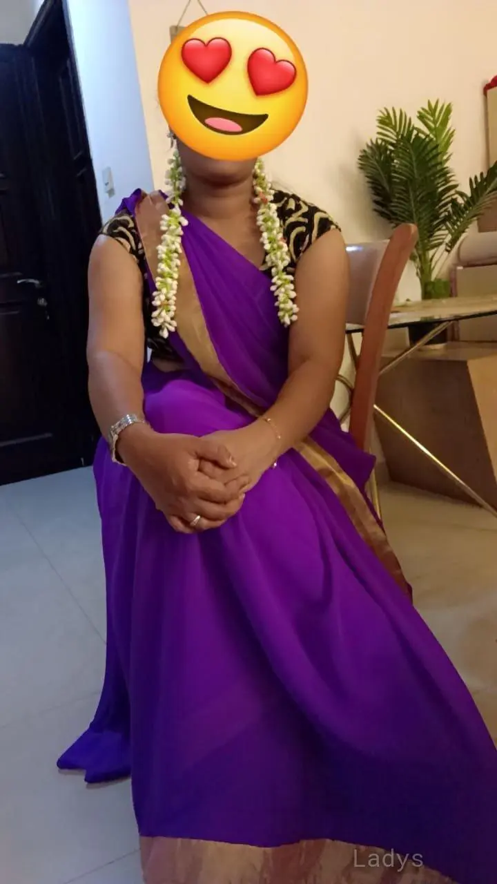 Prachi111, 30 years old Dubai escort girl with big tits, height 155 sm, Weight kg