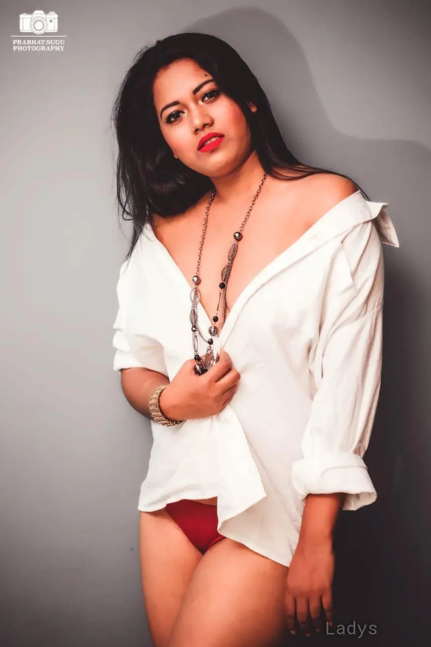 Rashmi, 23 years old Dubai escort girl with big tits, height 167 sm, Weight  kg