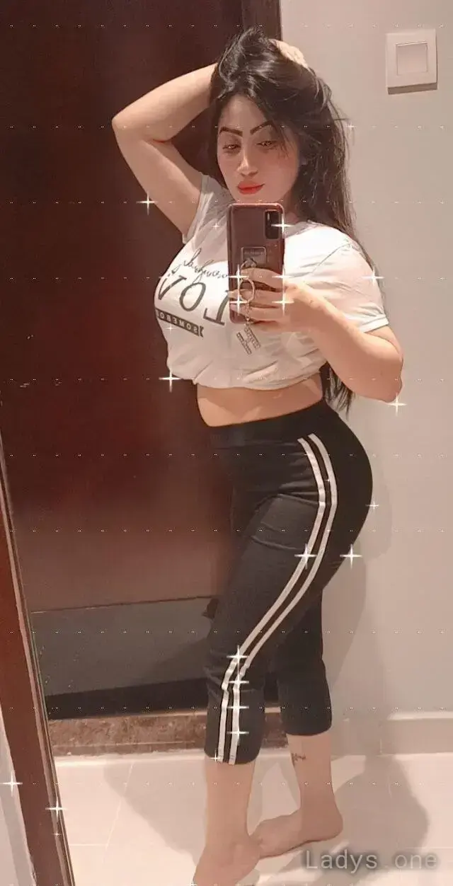 Riya, 23 years old Dubai escort girl with big tits, height 165 sm, Weight  kg