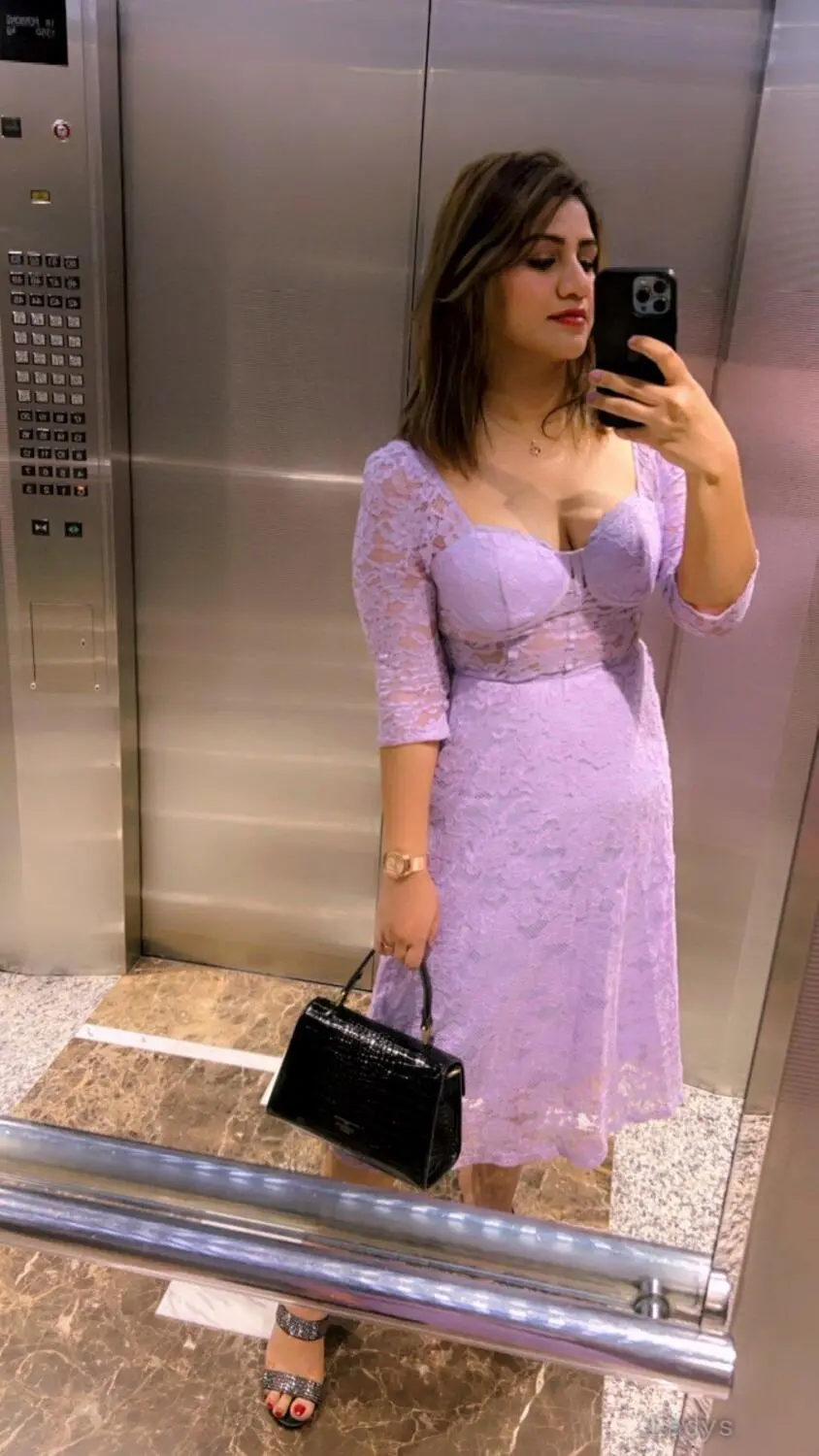 Riya, 26 years old Dubai escort girl with big tits, height 163 sm, Weight kg