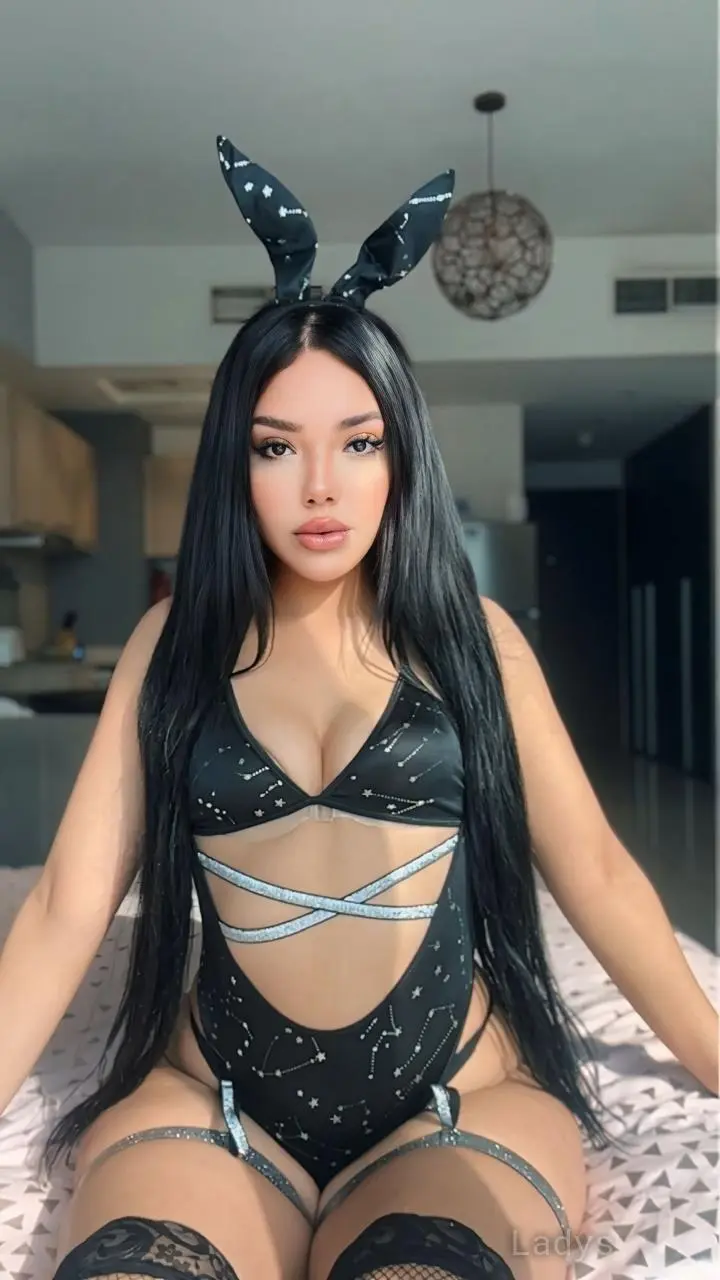 Roro, 20 years old Dubai escort girl with big tits, height 165 sm, Weight kg