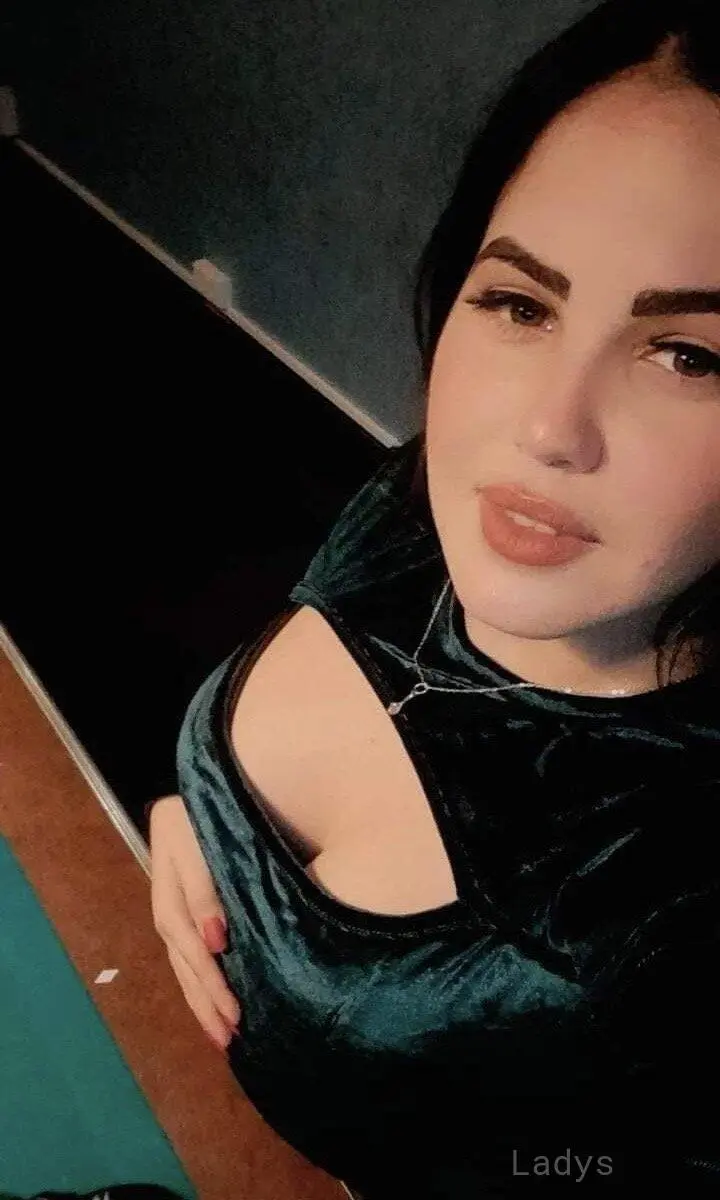 Rubi, 25 years old Dubai escort girl with big tits, height 150 sm, Weight  kg