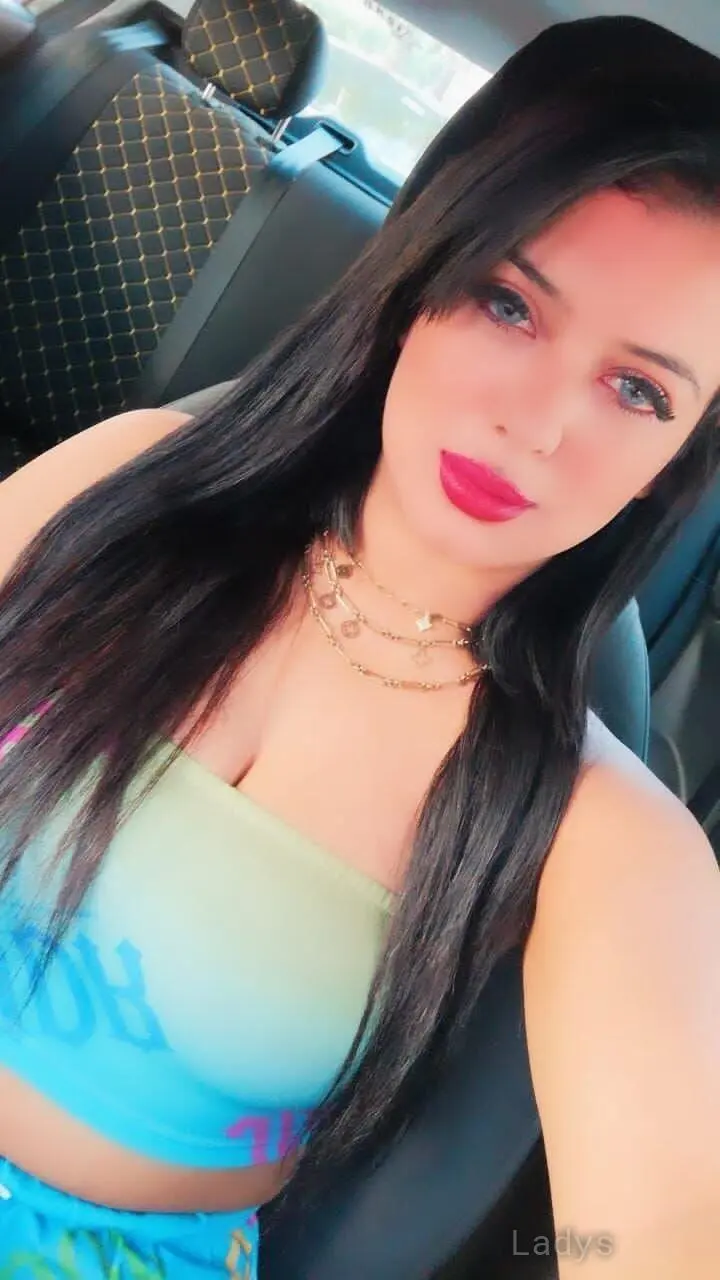 Sahar, 21 years old Dubai escort girl with big tits, height 157 sm, Weight  kg