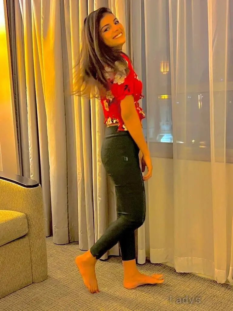 Sanjana, 21 years old Dubai escort girl with big tits, height 167 sm, Weight kg