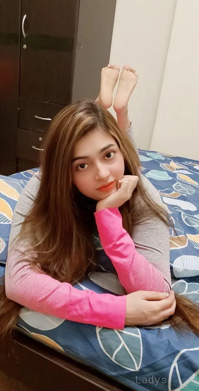 Sonakshi, 22 years old Dubai escort girl with big tits, height 168 sm, Weight  kg