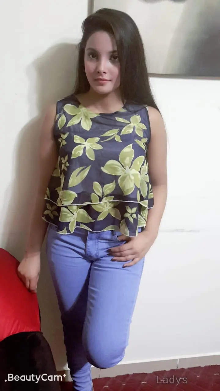Soni, 23 years old Dubai escort girl with big tits, height 168 sm, Weight  kg