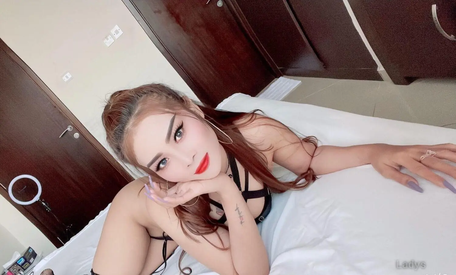 Tina, 23 years old Dubai escort girl with big tits, height 165 sm, Weight  kg