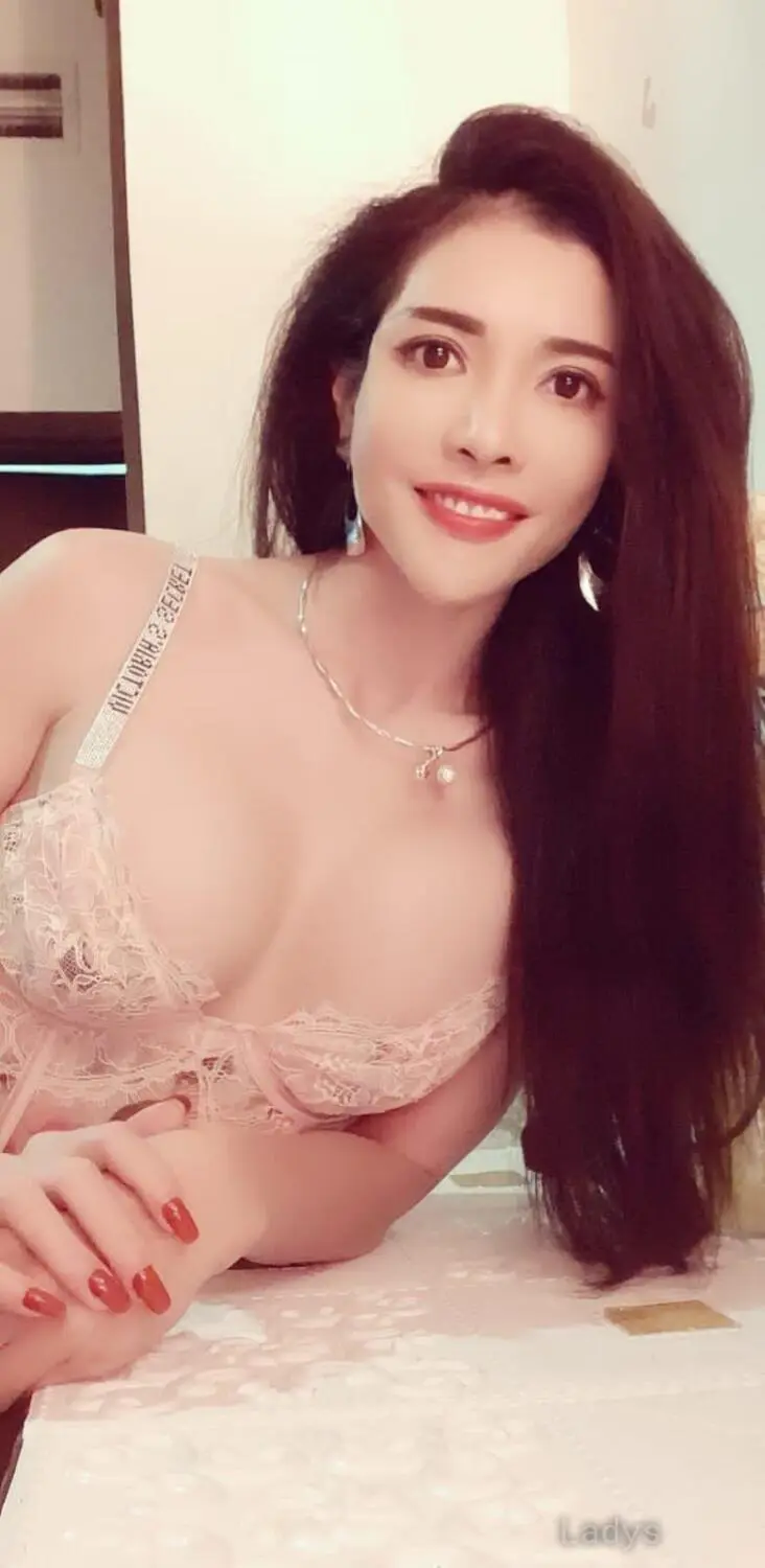 Yuki, 24 years old Dubai escort girl with big tits, height 167 sm, Weight kg