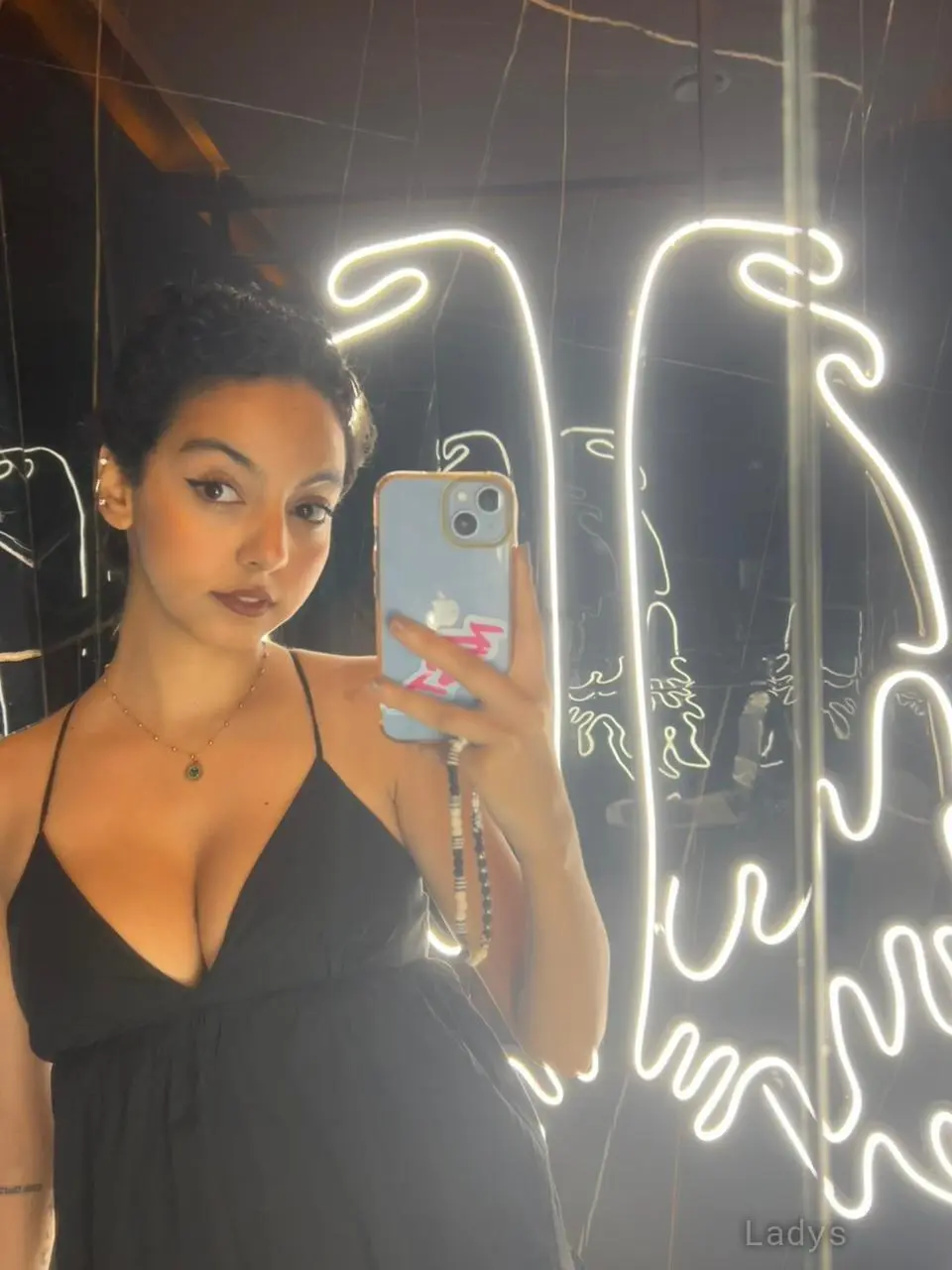 Yuri, 21 years old Dubai escort girl with big tits, height 160 sm, Weight  kg