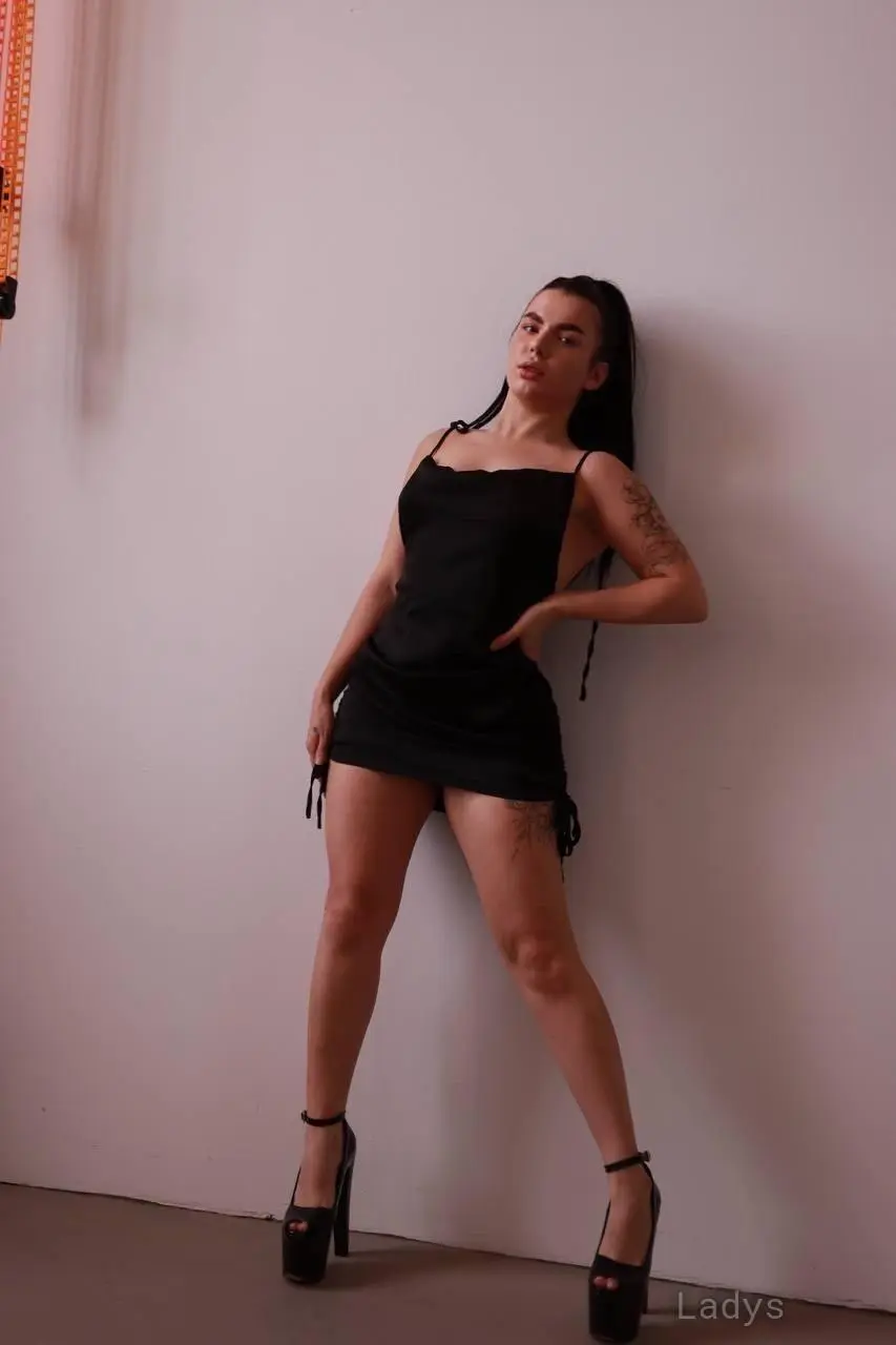 Zlata, 20 years old Dubai escort girl with big tits, height 168 sm, Weight  kg