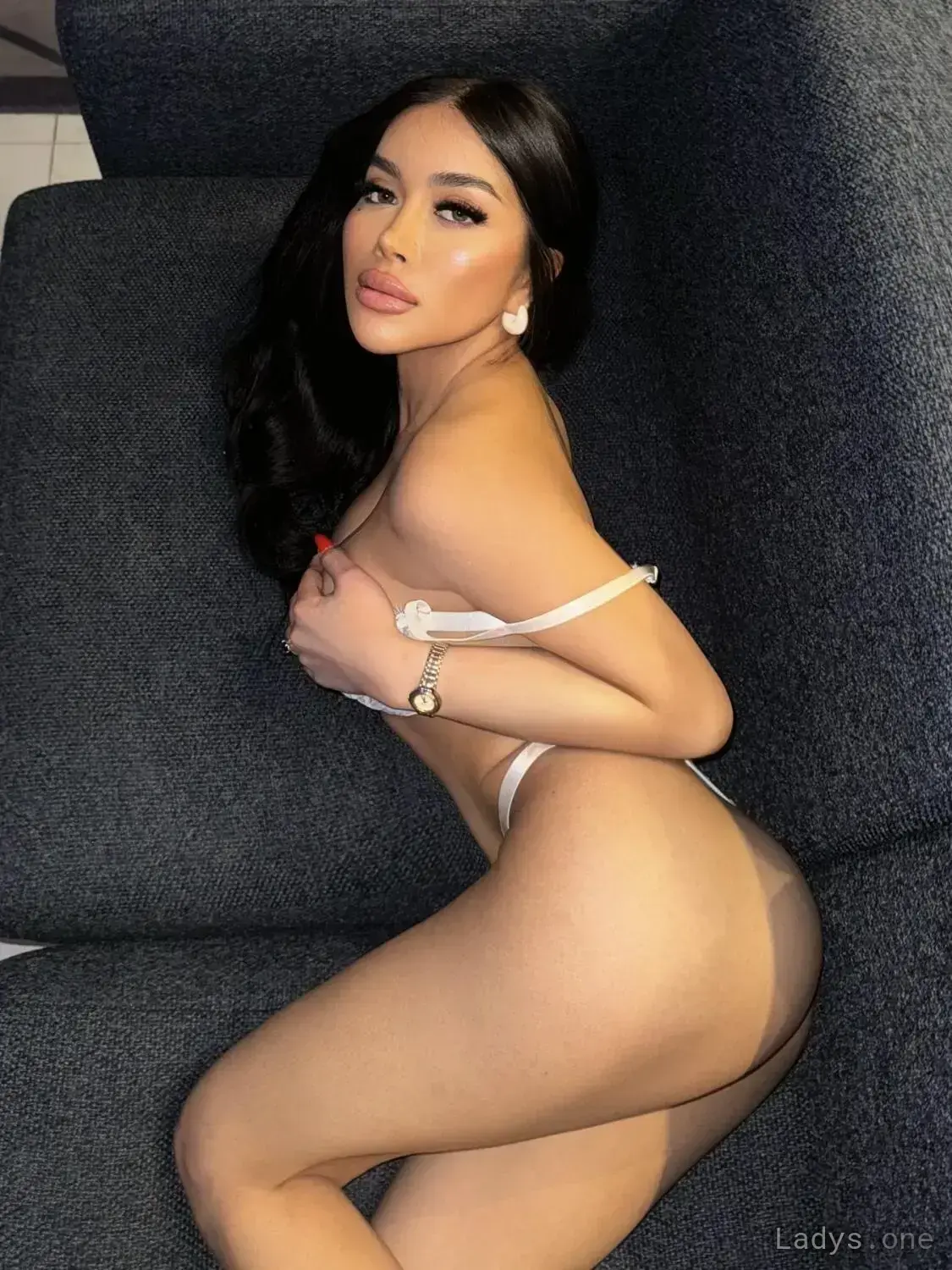 Zoe, 21 years old Dubai escort girl with big tits, height 168 sm, Weight kg