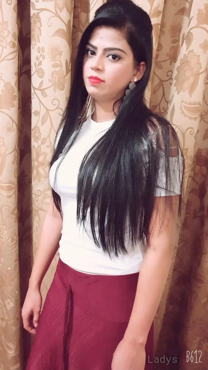 Alisha, 22 years beautiful nude Dubai escorts girl, height 166 sm, Weight  kg