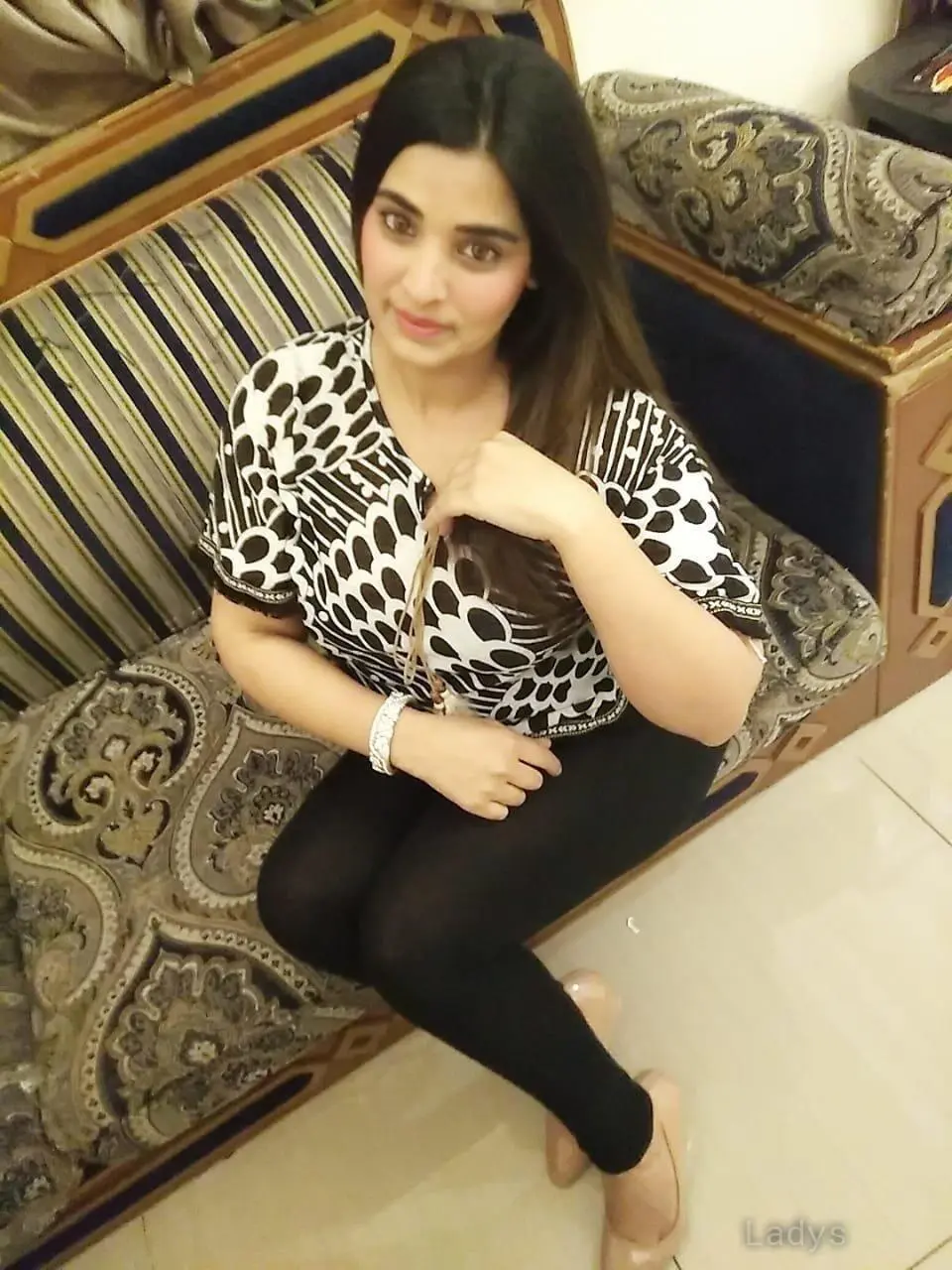 Alisha Mehra, 24 years beautiful nude Dubai escorts girl, height 167 sm, Weight  kg