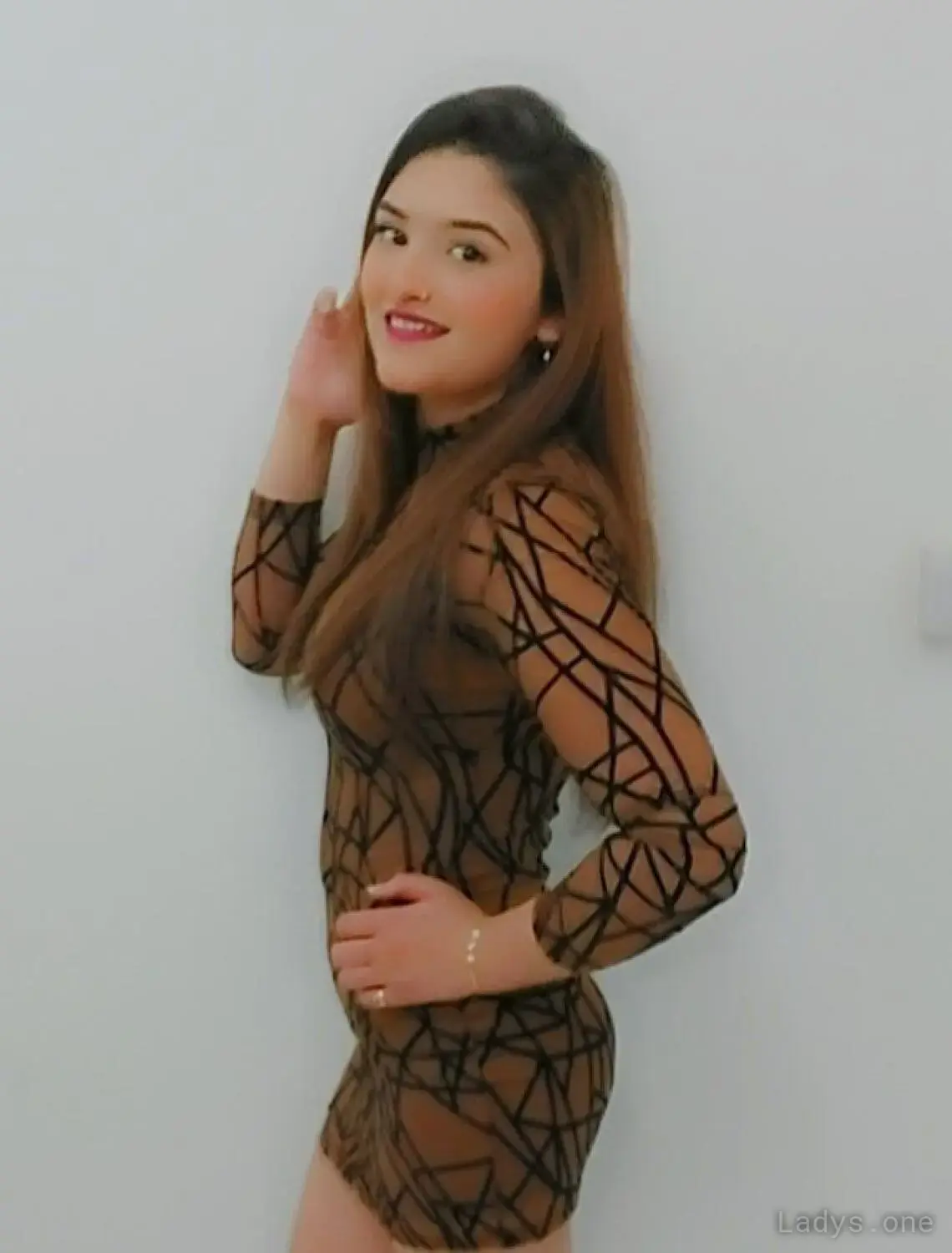 Anaya Indian, 22 years beautiful nude Dubai escorts girl, height 168 sm, Weight 45 kg