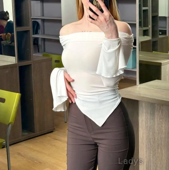 Ariel, 19 years beautiful nude Dubai escorts girl, height 160 sm, Weight 48 kg