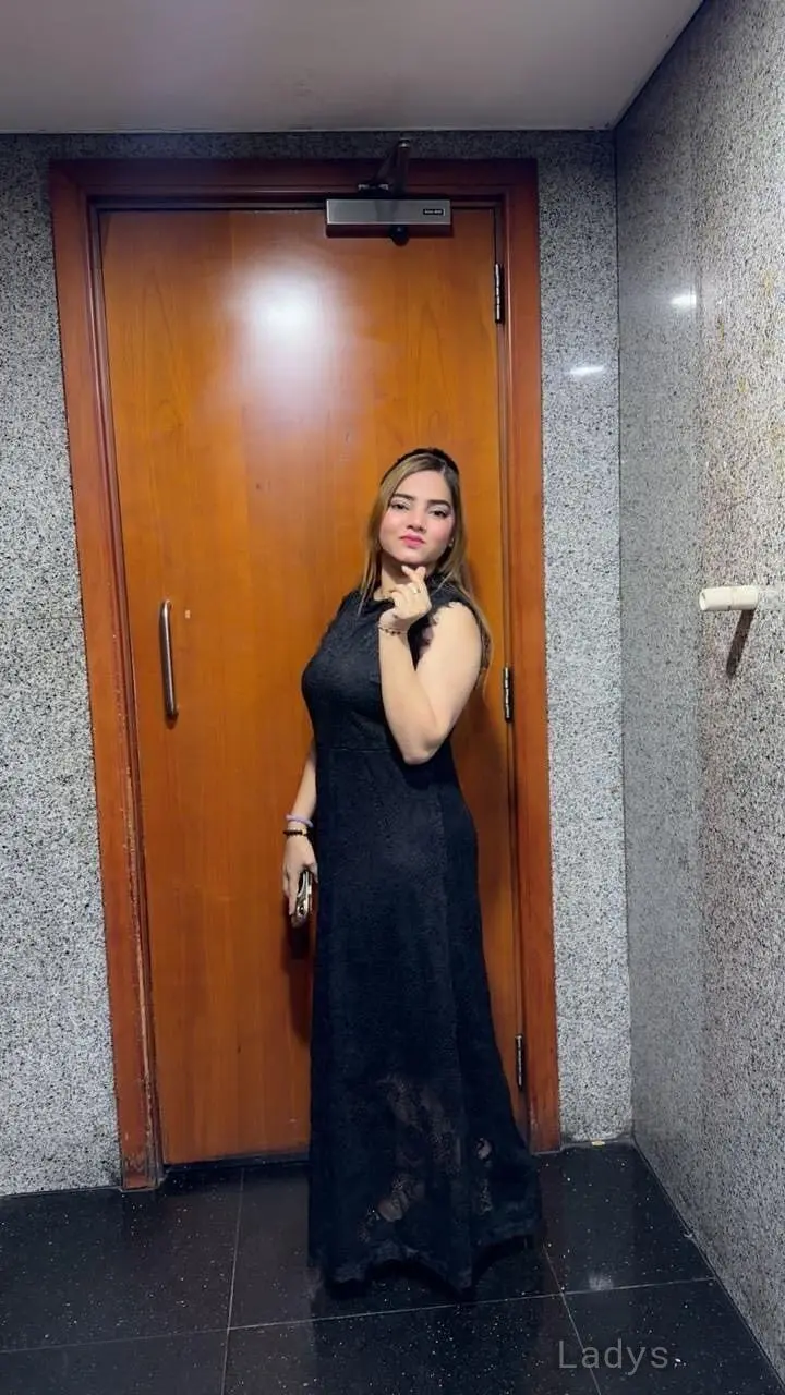 Arooj, 21 years beautiful nude Dubai escorts girl, height 154 sm, Weight kg