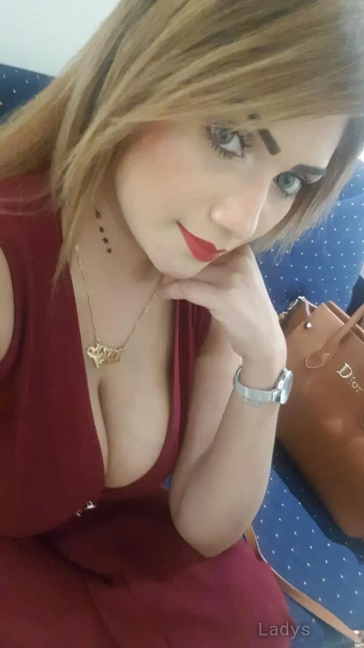 Ashi Busty Girl, 24 years beautiful nude Dubai escorts girl, height 168 sm, Weight  kg